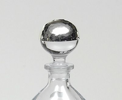 ΚΑΡΑΦΑ ΜΕ ΣΦΥΡΗΛΑΤΟ ΠΩΜΑ ΣΕ 3 ΧΡΩΜΑΤΑ.