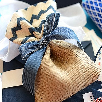 ΜΠΟΜΠΟΝΙΕΡΑ ΒΑΠΤΙΣΗΣ ΠΟΥΓΚΙ ΛΙΝΑΤΣΑ ΜΕ ΥΦΑΣΜΑ ΣΕΒΡΟΝ-14318/Μ